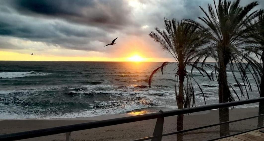 El Estudio De La Playa Benalbeach Vistas Al Mar Appartement Benalmádena Buitenkant foto